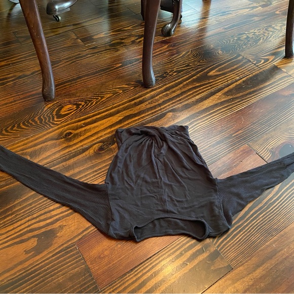 ALO Yoga Black Long Sleeve Top - Picture 3 of 5